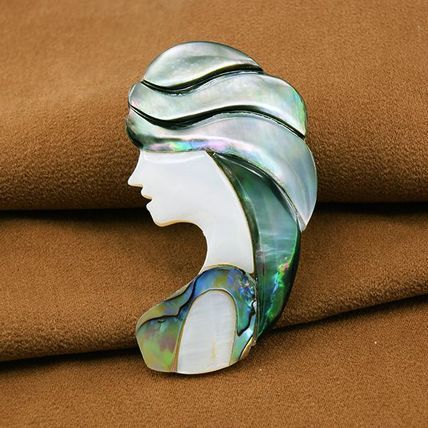 Beautiful Handmade Natural Shell Mother-of -Pearl Pin/ Brooch