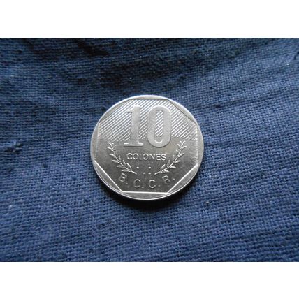 1992 COSTA RICA 10 COLONES COIN.