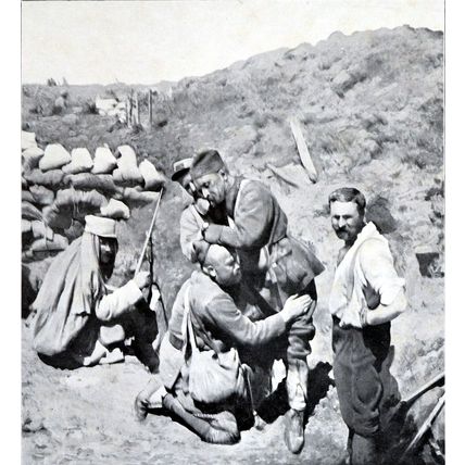 FRENCH SOLDIERS IN A CAPTURED TRENCH - BATTLE OF QUENNEVIERES 1915 WORLD WAR I