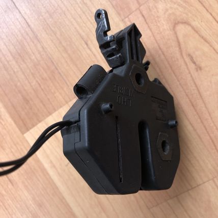 Genuine Volvo Lock 9152933 9483764 Latch Left W/ Alarm Option C70 S70 V70 R XC70