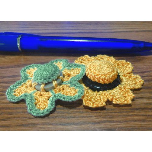 Button flowers #bf014 lot of 2 crochet decoration adornment embellishment motif