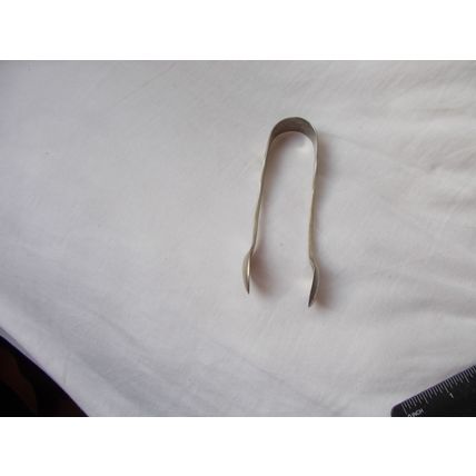 TONGS/ G G B ? WHITE METAL (08/01)