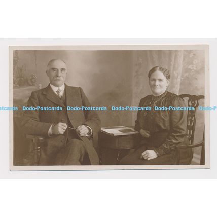 C014540 Men and Women in Black Colour Clothes. Hunt. Central Studio