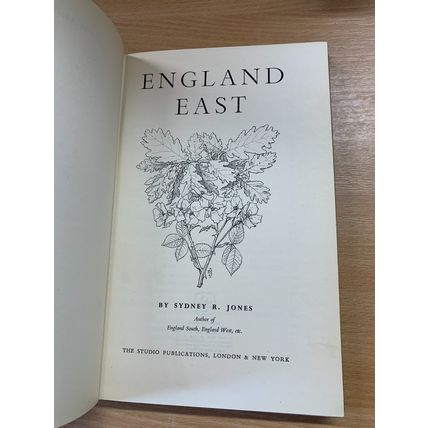 1954 1ST EDITION "ENGLAND EAST" SYDNEY R JONES ILLUSTRATED HARDBACK BOOK (P4)
