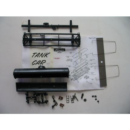 HO Scale Athearn Undecorated 40' Tank Car Kit 3875