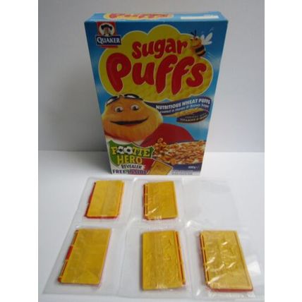 Quaker Sugar Puffs 2001 Footie Heroes Cereal Box & 5 Toy Revealers Set Sealed