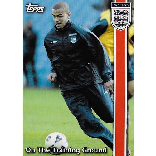 Topps ENGLAND 2002 Trading Card: On The Training Ground - 48