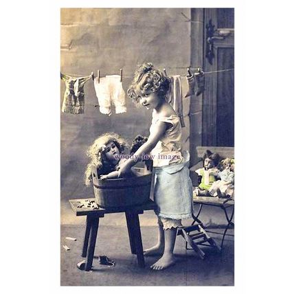 rp10530 - Young girl cleaning her doll - print 6x4