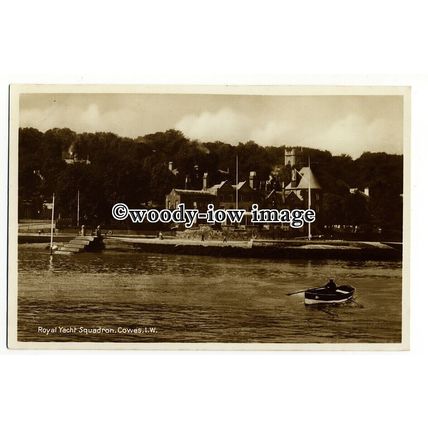h1387 - Isle of Wight - Cowes - Early Royal Yacht Squadron, from Sea - Postcard