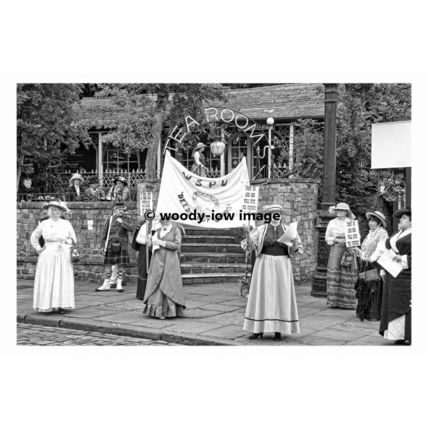 rp02815 - Suffragettes outside Tea Rooms - print 6x4