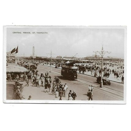 Central Parade, Gt Yarmouth, Norfolk, RP Postcard.
