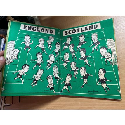 c1950s "FOOTBALL PARADE" STANLEY MATTHEWS FOOTBALL SOCCER ANNUAL HB BOOK (P4)