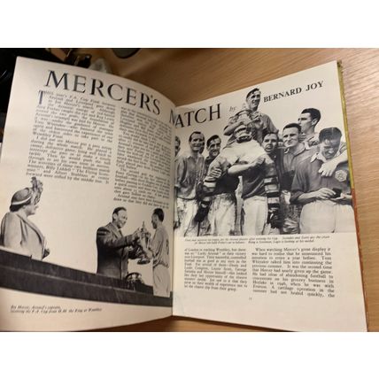 c1950s "FOOTBALL PARADE" STANLEY MATTHEWS FOOTBALL SOCCER ANNUAL HB BOOK (P4)
