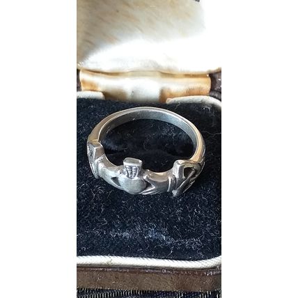 Vintage 1970-s Celtic Claddagh Sterling Silver 925 Ring UK P, US 8 - Beautiful!