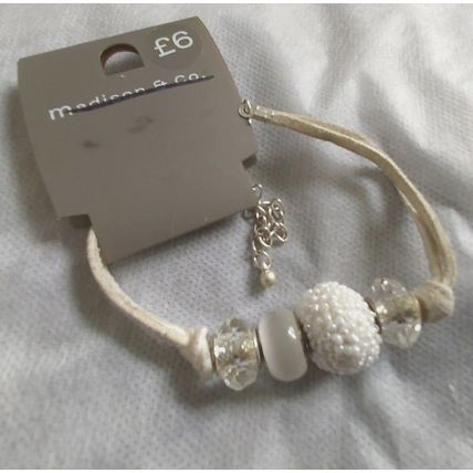 Madison & Co Leather Bracelet Beaded Stretch Stunning beads charms off white