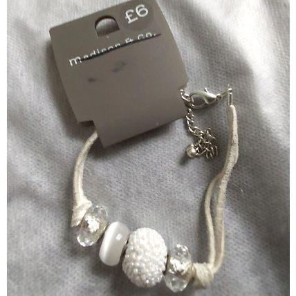 Madison & Co Leather Bracelet Beaded Stretch Stunning beads charms off white