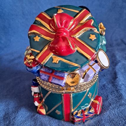 SANTA CLAUS TRINKET BOX Ceramic Ceramic jewelry holder Christmas Ring Pill Gift