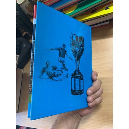 1969 "KENNETH WOLSTENHOLME'S BOOK OF WORLD SOCCER" FOOTBALL HARDBACK BOOK (P4) A