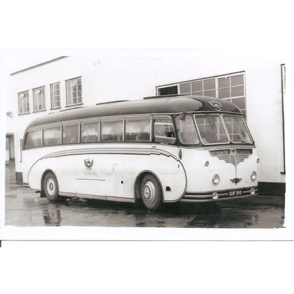 Black & White Photograph of Black & White Motorways Ltd. - SDF 195
