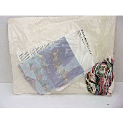 Creative Circle Needlecraft 2254-Santa in The Sky 1984 12 x 16"