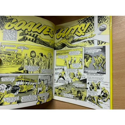 1979 "SCOOP 1980" UK FOOTBALL SOCCER ANNUAL HARDBACK BOOK (P4)