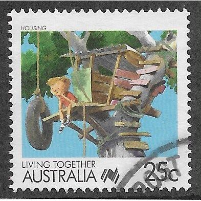 AUS 1988 25c 'LIVING TOGETHER - HOUSING' FINE USED (EBID67-155)
