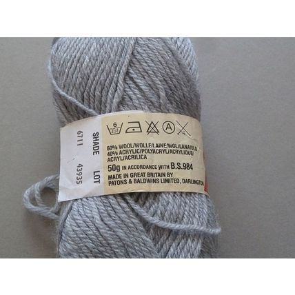 VINTAGE PATONS DIPLOMA WOOL RICH DOUBLE KNITTING WOOL / YARN - BEIGE & GREY