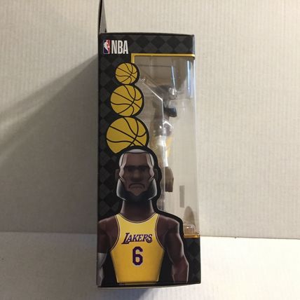 NEW NBA Los Angeles Lakers LeBron James Funko Vinyl Gold 5'' Figure
