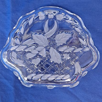 Mikasa POINSETTIA BASKET Open Candy DISH Christmas Plate Frosted Nut Bowl Sweet