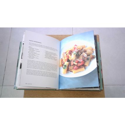 Jamie's Dinners: The Essential Cookbook. Jamie Oliver (1st Edn H/B) 2004