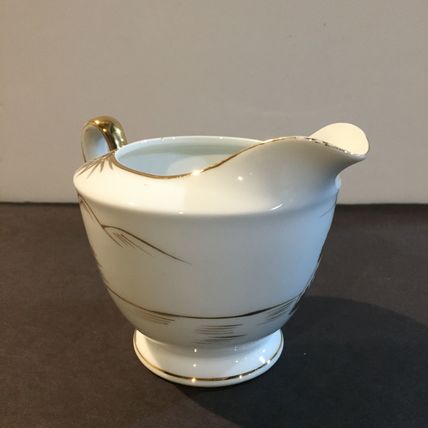 Kutani (KUT ?-series ID unknown) Hand-Painted Gold on White Creamer