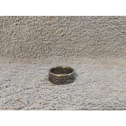 Handcrafted 1957 Franklin 90% silver half dollar coin ring size 10
