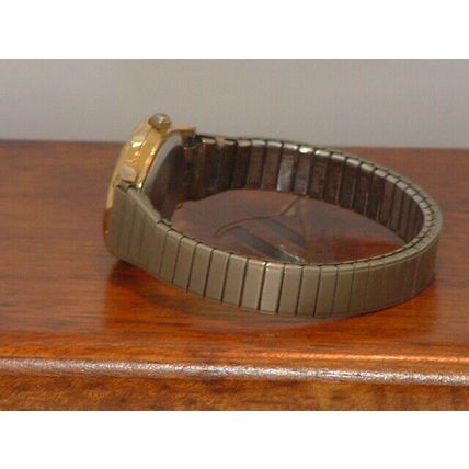 Pre-Owned Women’s Gold & Silver Analog Quartz Analog Watch