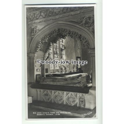 h1068 - The Church interior , Godshill Village , Isle of Wight - postcard