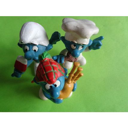 Job lot of 10 smurfs roman guard scottish bagpipe chef tennis lion tamer set4