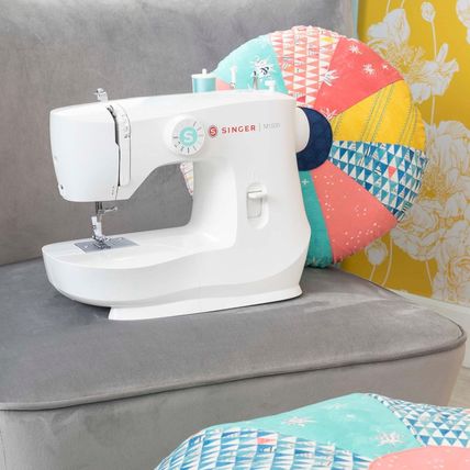 SINGER M1500 Lightweight & Portable Sewing Machine with Accessory Kit | 57 Stitc