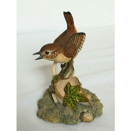 BORDER FINE ARTS, WREN ON TEACUP, RB5, Ayres, Ladybird. 1985, Very Rare.