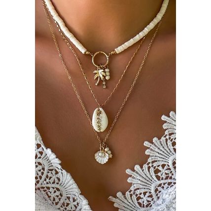 White Beach Seashell Multi Layered Pendant Necklace