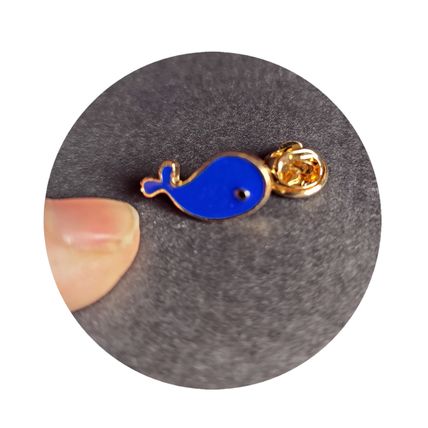 Whale Pin Badge Butterfly Back Blue Comic Style 2.1 cm x 1.2 cm BA 25