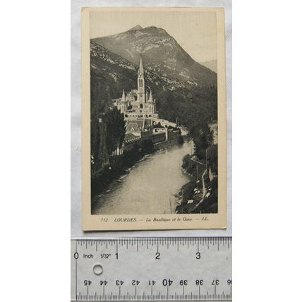 1931 postcard Lourdes, La Basilique et le Gave