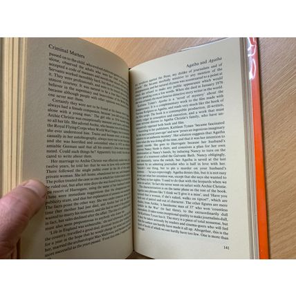 1981 JULIAN SYMONS 1ST EDITION "CRITICAL OBSERVATIONS" HARDBACK BOOK (P3)
