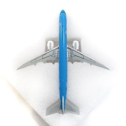 E195-E2 KLM CITYHOPPER REG: PH-NXE WITH STAND - GEMINI JETS G2KLM1229 1/200