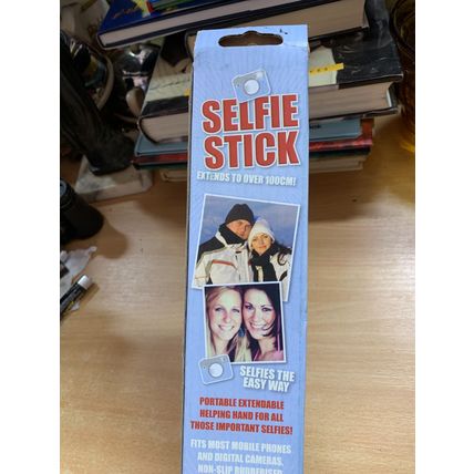 SELFIE STICK BRAND NEW & UNOPENED FITS MOST PHONES & DIGITAL CAMERAS (P2)