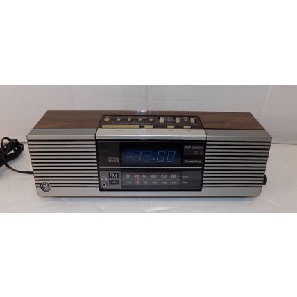 Vintage GE Clock Radio AM FM Model No 7-4945a Battery Back-up Dual Alarm