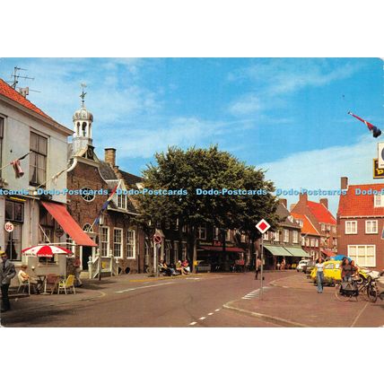 D026755 Domburg. Ooststraat met Gemeentehuis. Foto Adriaanse