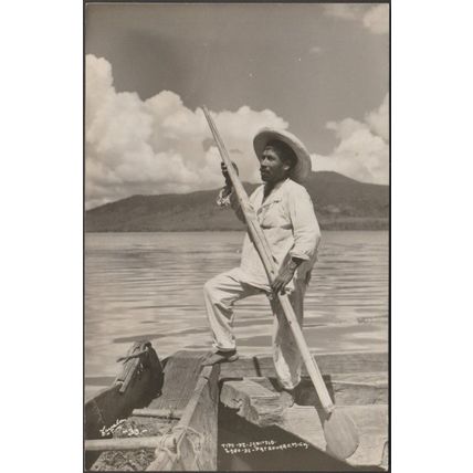 Tipo de Janitzio, Lago de Pátzcuaro, c.1930s - Zavala Foto Tarjeta Postal