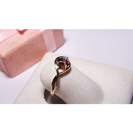 Estate .22ctw Natural Oval Garnet and Diamond Twisted 10Kt Yellow Gold Ring22439