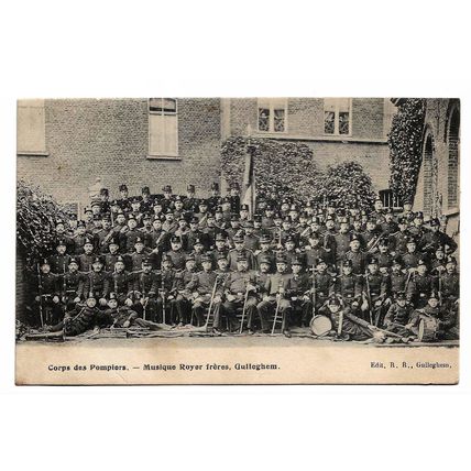 Postcard Belgium Gullegem corps des pompiers firemen musicians band undivided