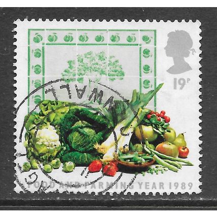 GB QE2 FOOD INDUSTRY FARMING YEAR VEGETABLES KITCHEN TILES FRUIT PANTRY USED