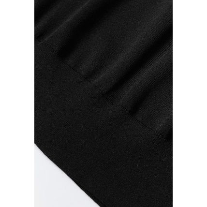 Black Solid Color Slim Fit Lightweight Crew Neck Sweater